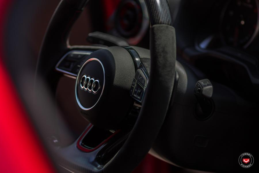 Детали интерьера Audi Q2 on Vossen Wheels (ML-R2) 2017 года  (фото 88 из 128)